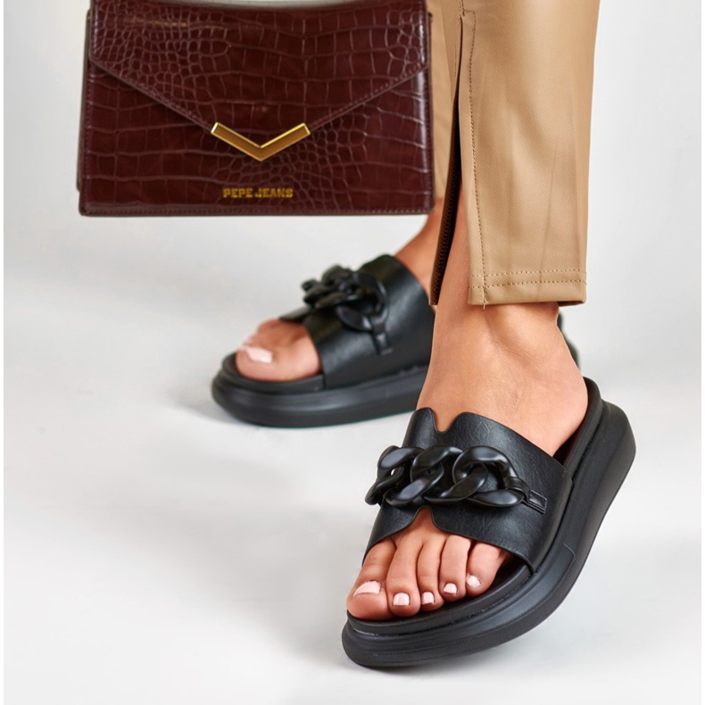 La.Fi Svarta flip flops med kedja 1