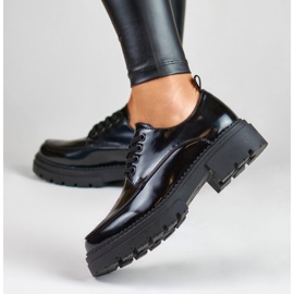 La.Fi Svartlackade snörskor 1