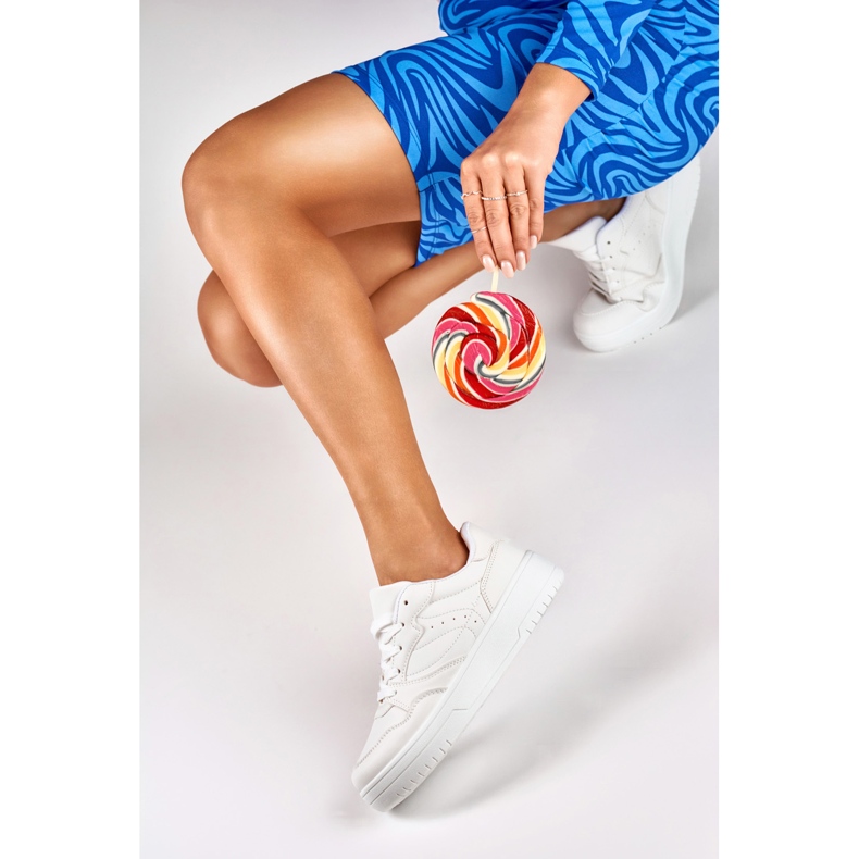 Emilis vita klassiska sneakers 2