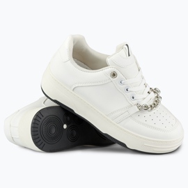 Vita sportskor med kedja 1