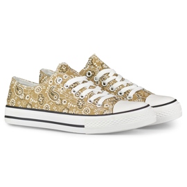 Låga beige sneakers med bandana 1