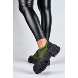 Mörkgröna skor gjorda av eko-läder 2