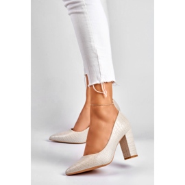 Ljusa pumps på en stolpe av eko-läder grå 2