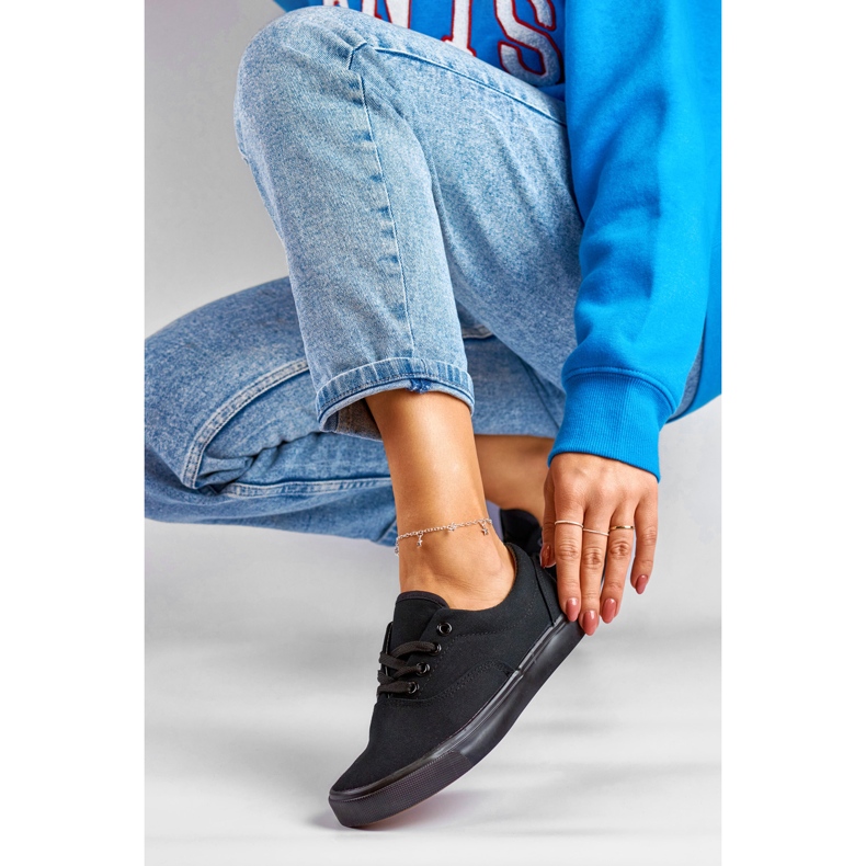 Klassiska damsneakers med svart sula 1