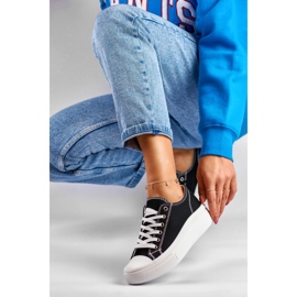 Svarta sneakers på låg plattform 1