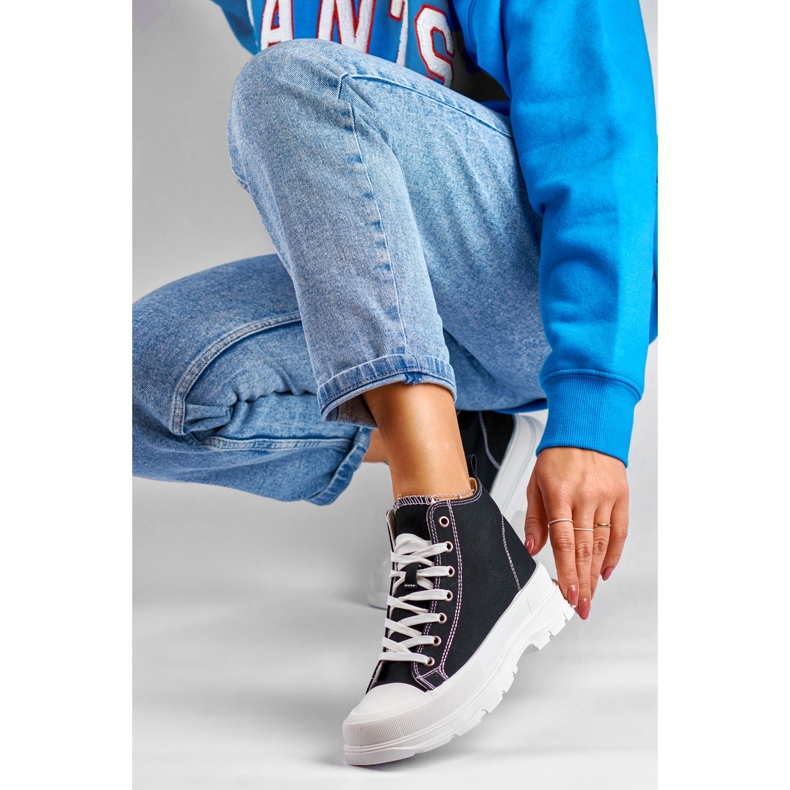 Svarta sneakers ovanför fotleden 1