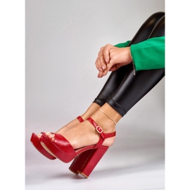 Röda sandaler med hög klack 1