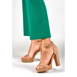 Beige sandaler med höga anklar 2