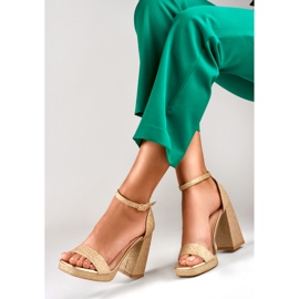 Guldblanka sandaler på bred hög klack gyllene 1