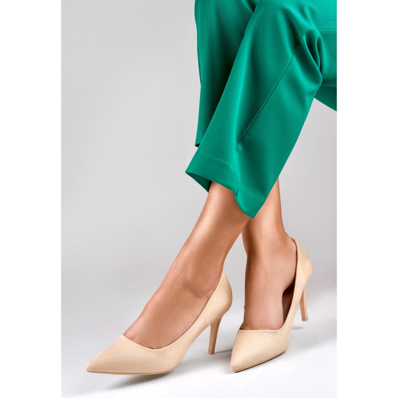 Beige klassiska höga klackar i mocka 1