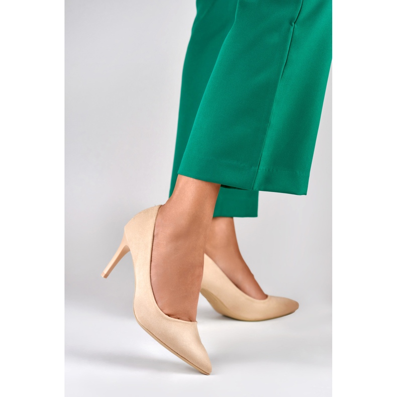 Beige klassiska höga klackar i mocka 2