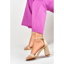 Beige högklackade sandaler 1