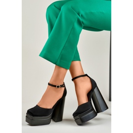 Svarta högklackade sandaler från Libby 1