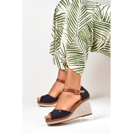 Svarta kilsandaler för kvinnor från Tomm 1