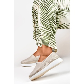 Damskor i beige genombrutet läder 2