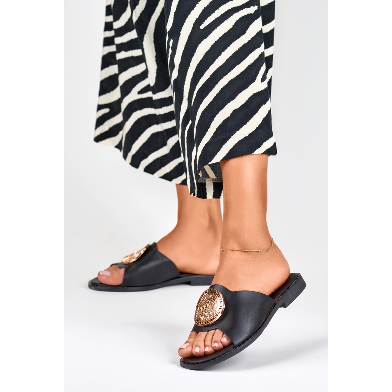 Svarta tofflor för kvinnor med gulddekor 2