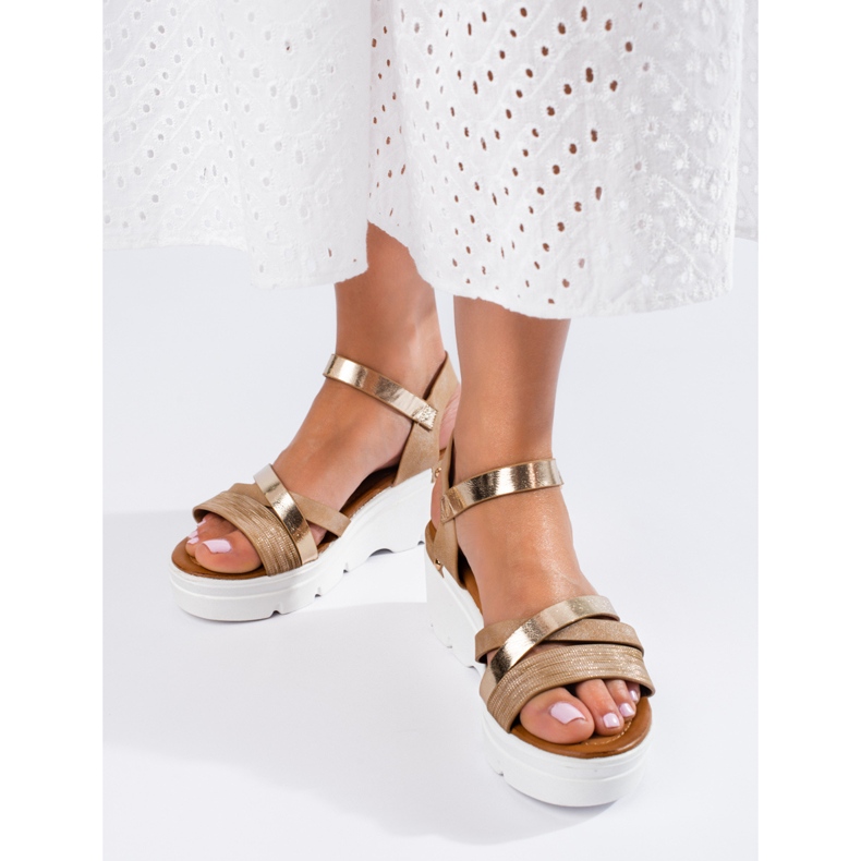 Shelovet beige kilasandaler 2