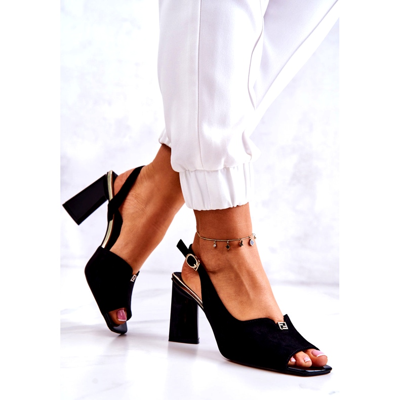 S. BARSKI Kvinnors mocka sandaler på stolpen med en ornament svart 2