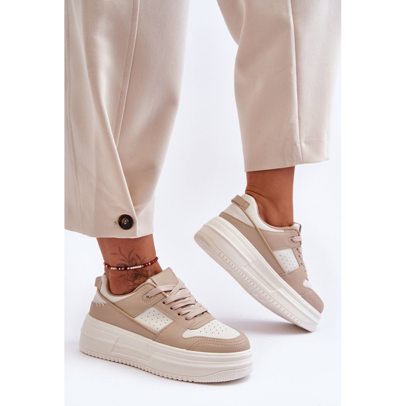 FJ1 Damsportskor på en massiv plattform Beige Belisso 1