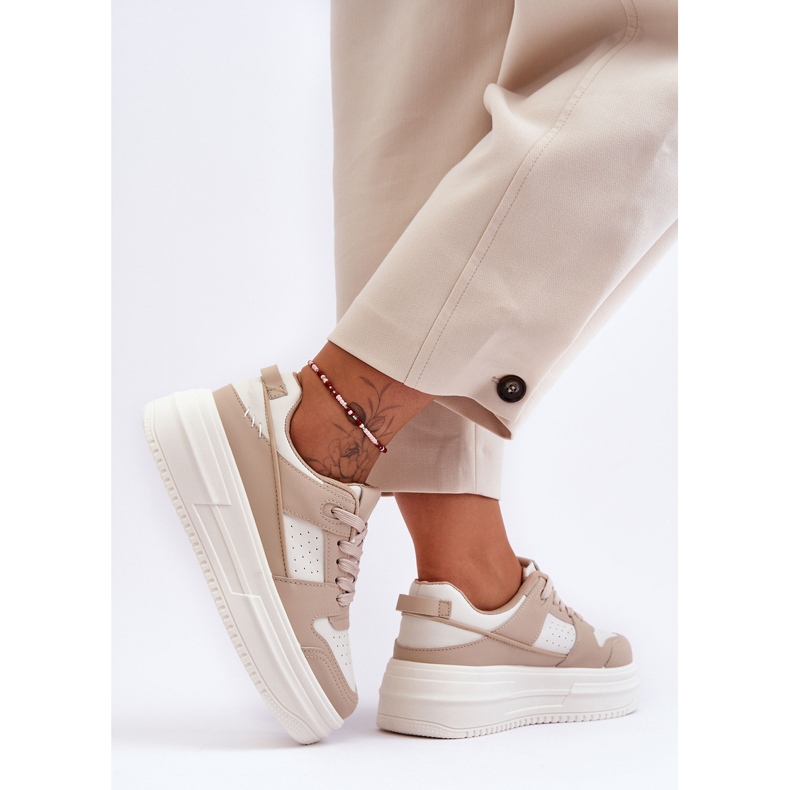 FJ1 Damsportskor på en massiv plattform Beige Belisso 2