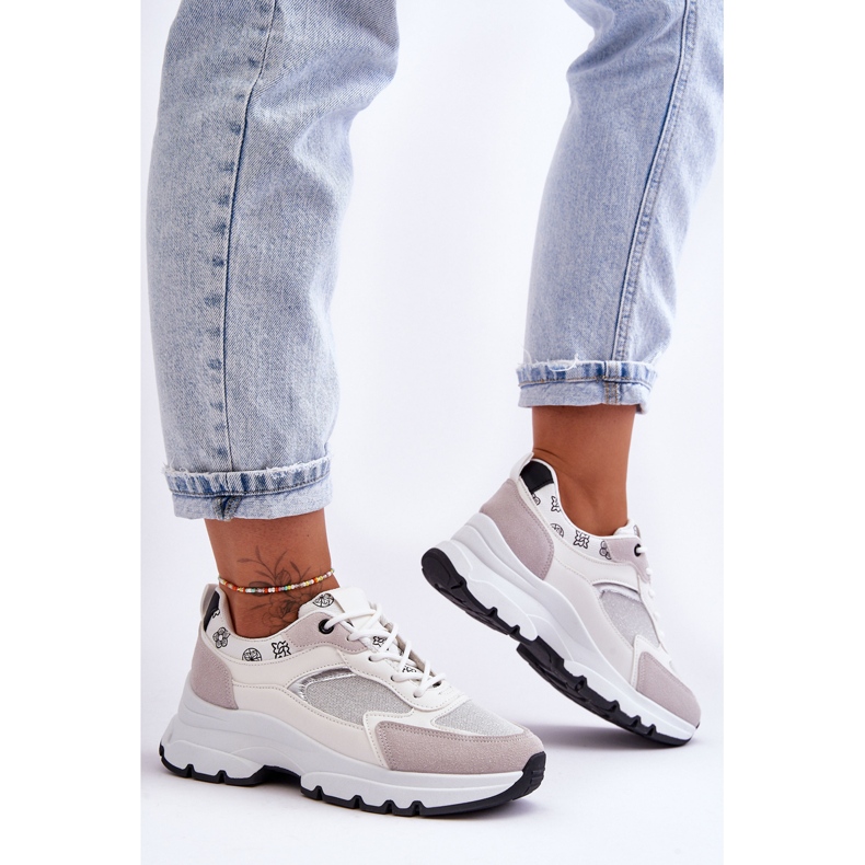 PM1 Sportskor med snörning på vit flyktplattform 2