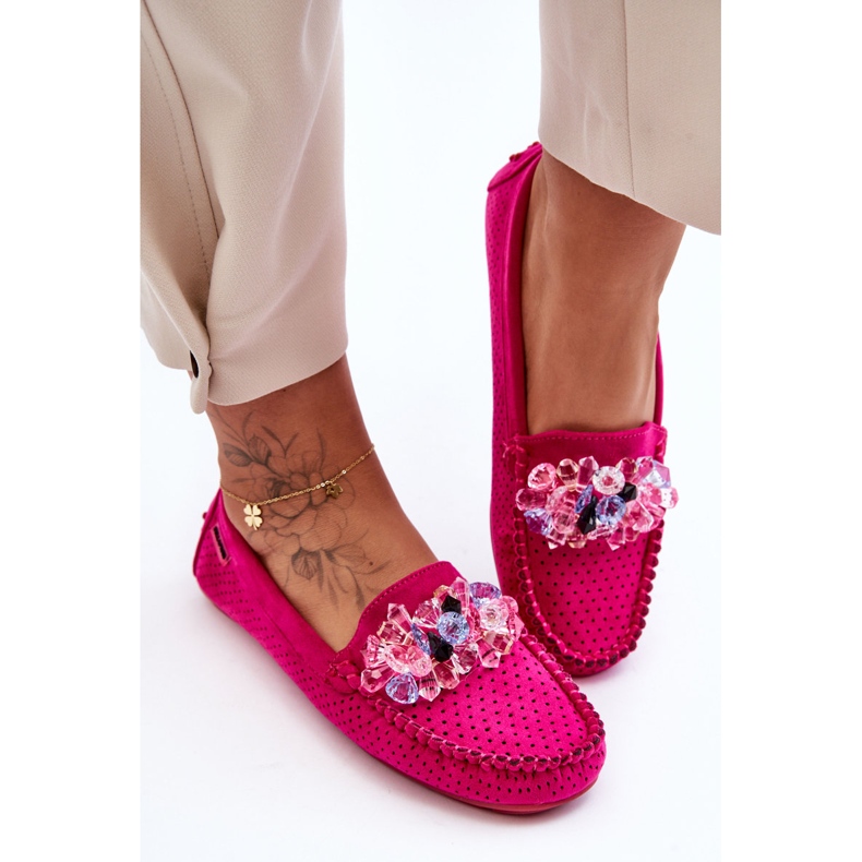 PM1 Fashionabla loafers i mocka med dekorationer fuchsia delima rosa 2