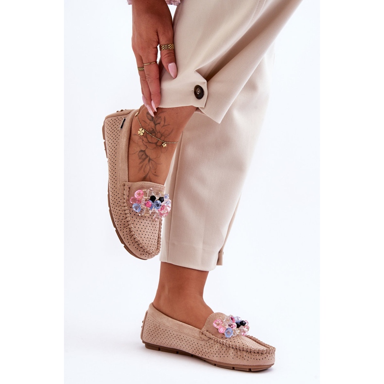 PM1 Trendiga Loafers i mocka med beige Delima-prydnader 1
