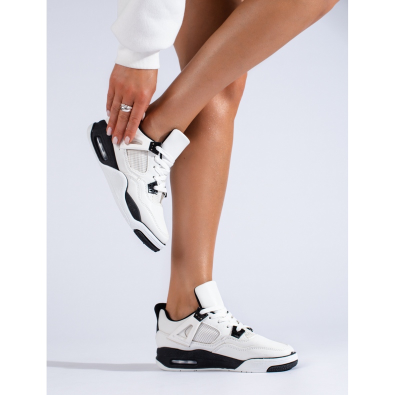 Svarta och vita sneakers med tjock sula från Shelovet 1