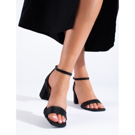 Shelovet sandaler med svarta klackar 2