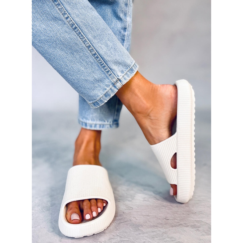 Yang White kuddtofflor vit 2