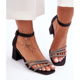 PG1 Glansiga klacksandaler Svart Enenor 1