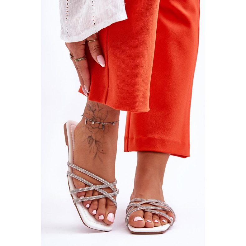 PG1 Damsandaler med ränder och strass Vit Leomi 1