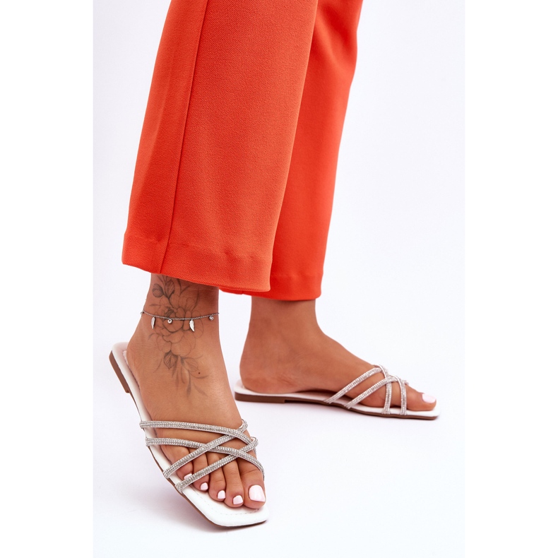 PG1 Damsandaler med ränder och strass Vit Leomi 2