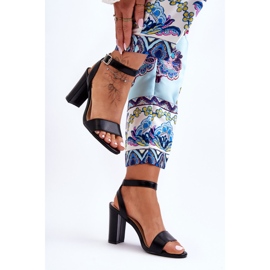 Klassiska damsandaler på klack Svart Treada 2