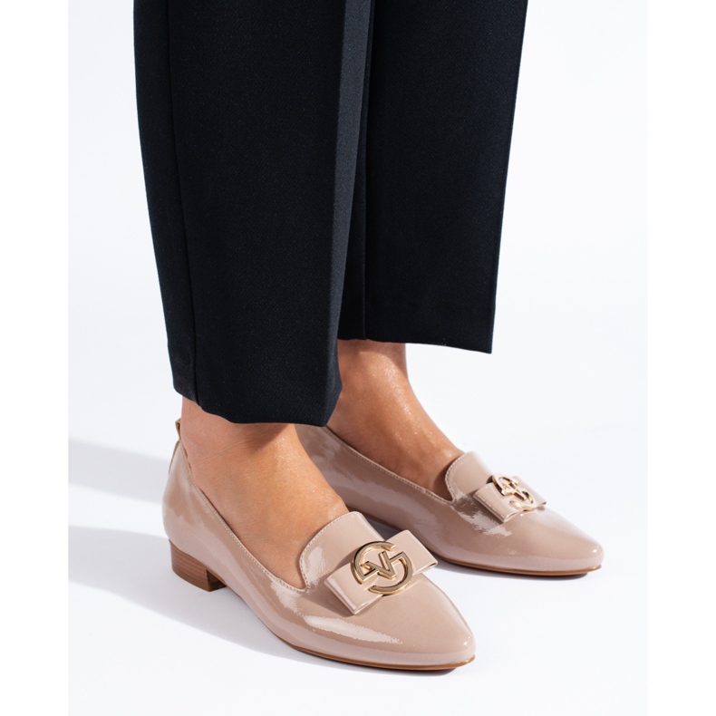 Vinceza Eleganta lackade lågklackade loafers från Vnceza beige 1