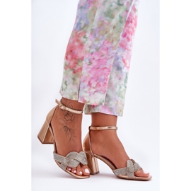 Lågklackade sandaler med strass roséguld Monra gyllene 1