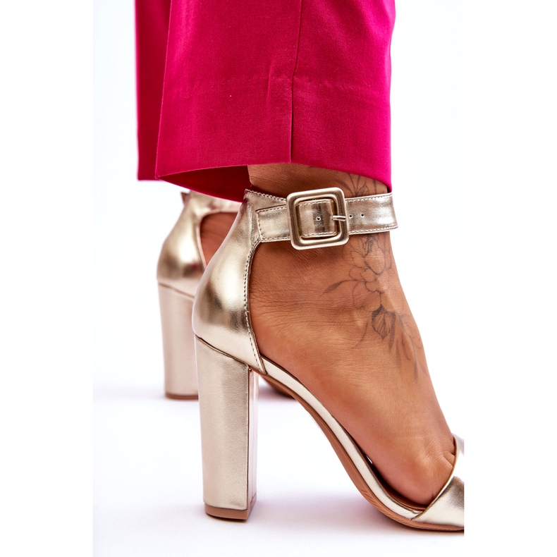 Guld metallic sandaler med hög klack gyllene 2