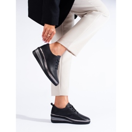 Svarta kilskor i läder från T.Sokolski 2