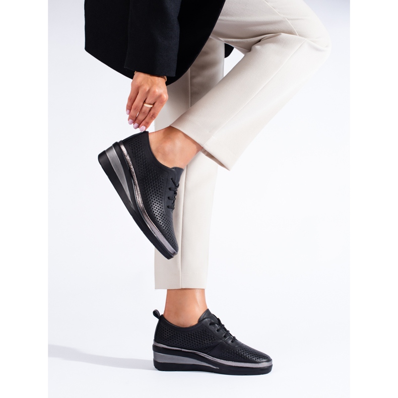 Svarta kilskor i läder från T.Sokolski 2