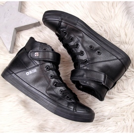 Svarta isolerade sneakers Big Star V274542F 1