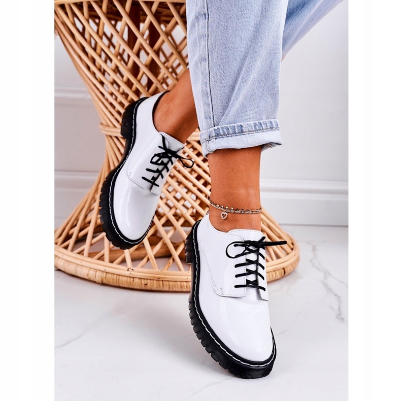 Kvinnors läderskor Oxford Maciejka White lackerade 04087-11 vit 2