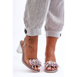 Dekorerade fashionabla sandaler på en klack Grå S.Barski MR1037-23 1