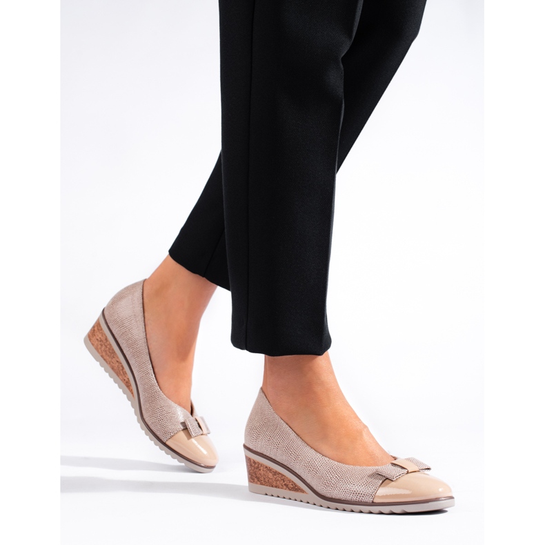 W. Potocki Beige dampumps från Potocki med låg kil 1