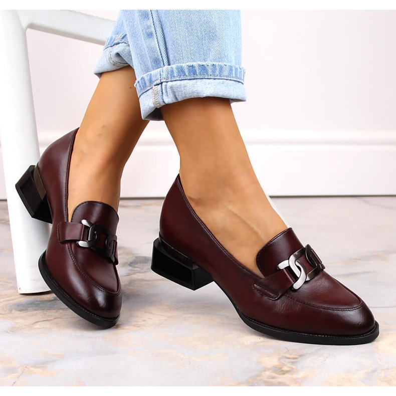 Vinceza 58162 vinröda platta skor med kedja 1