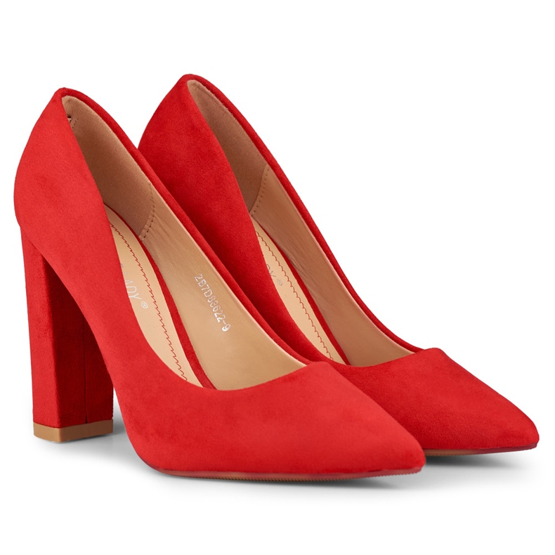 Röda pumps på stolpen 2