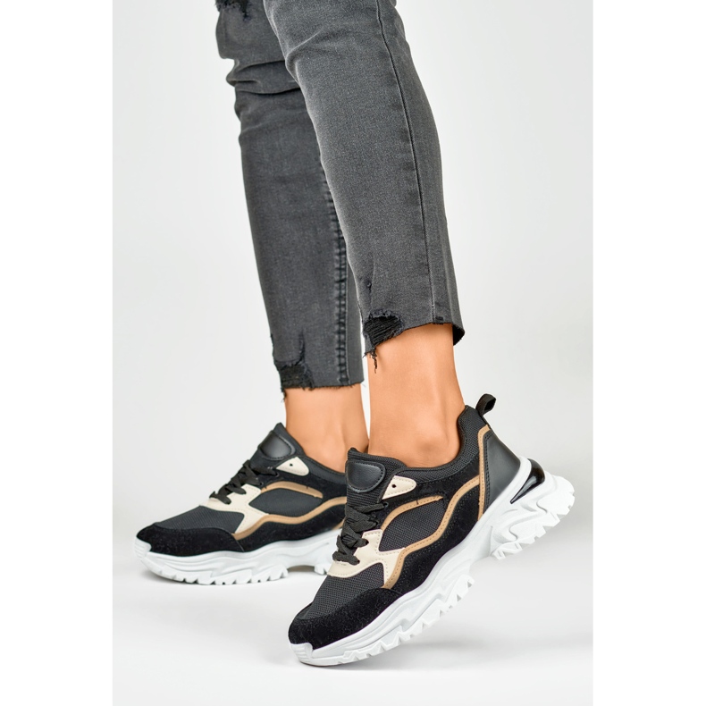 Svarta damsneakers på vit sula 2