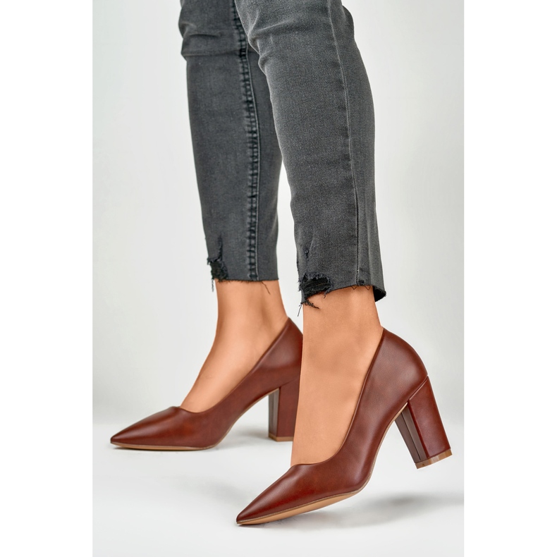 Burgundy pumps på en bekväm häl röd 2