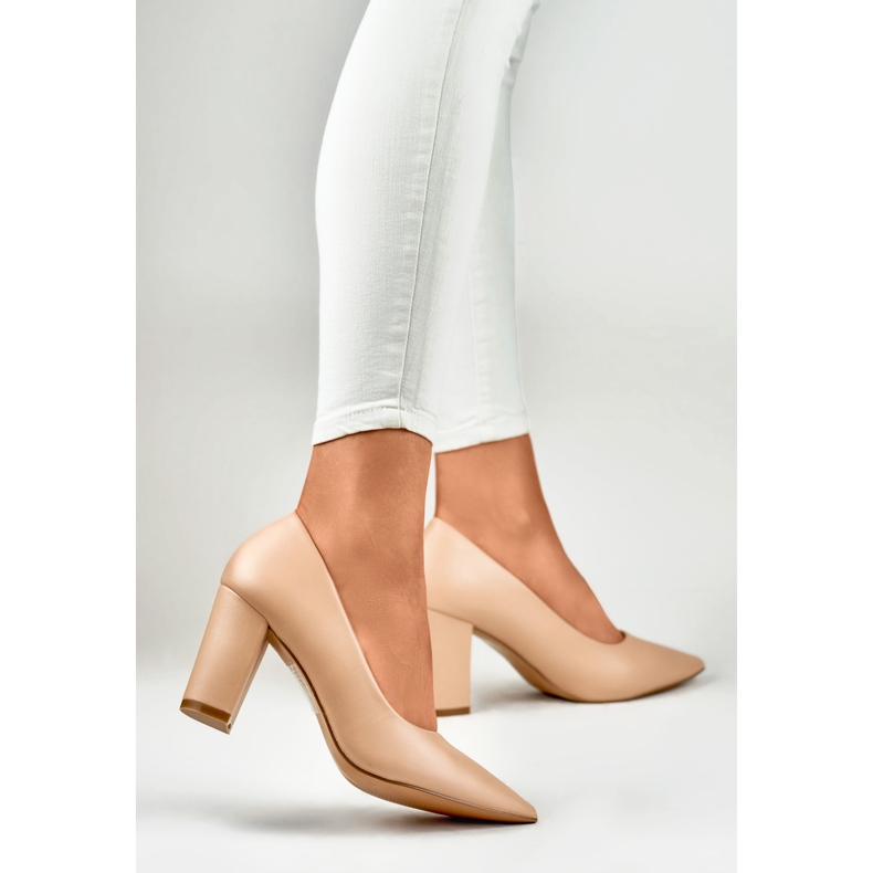 Beige pumps med bekväm klack 1