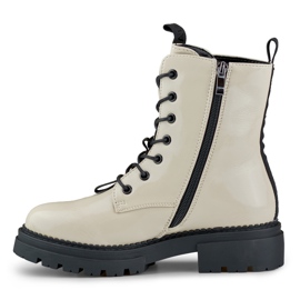 Lackerad beige damarbetare från Carole 1