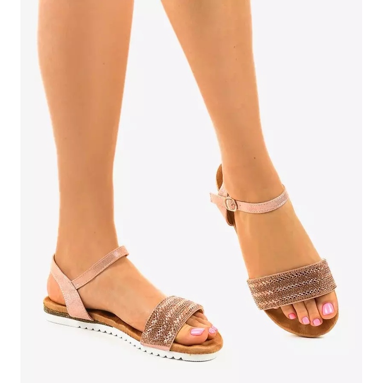 Rosa platta sandaler dekorerade med HT-69 2